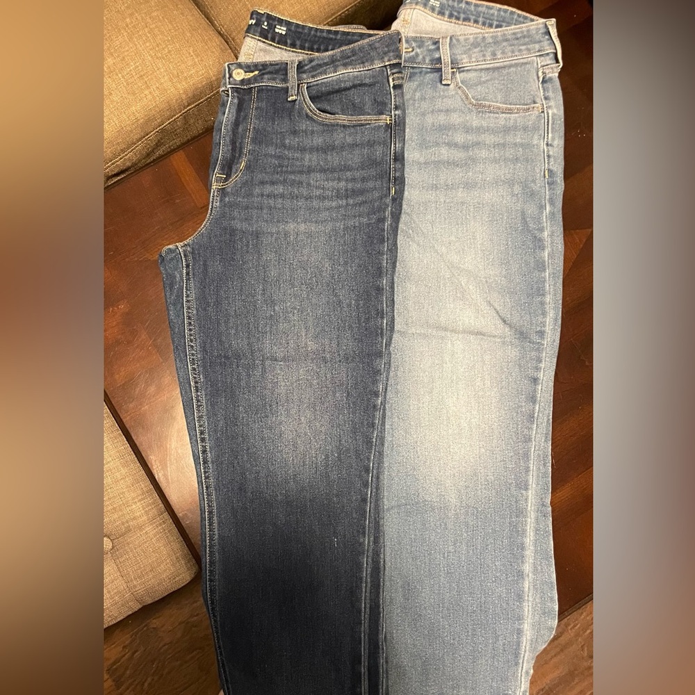 Set of 2 NEW WITHOUT TAGS Old  Denim cropped Jeans